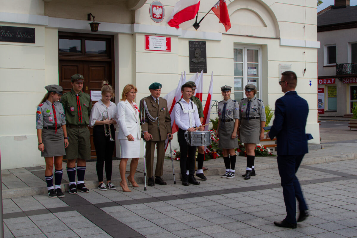 Włodzimierz Sieradzkiz harcerzami