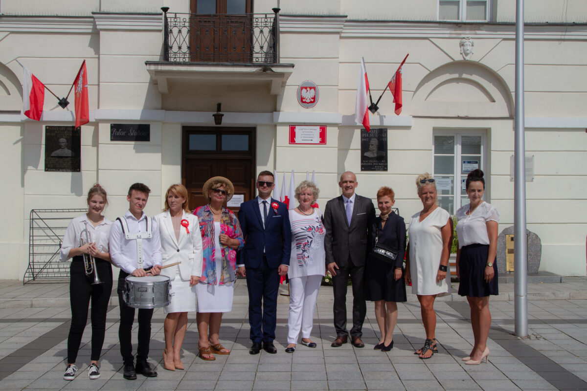 delegacja pod ratuszem