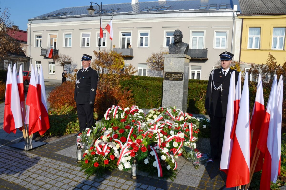 pomnikPiłsudskiego, flagi