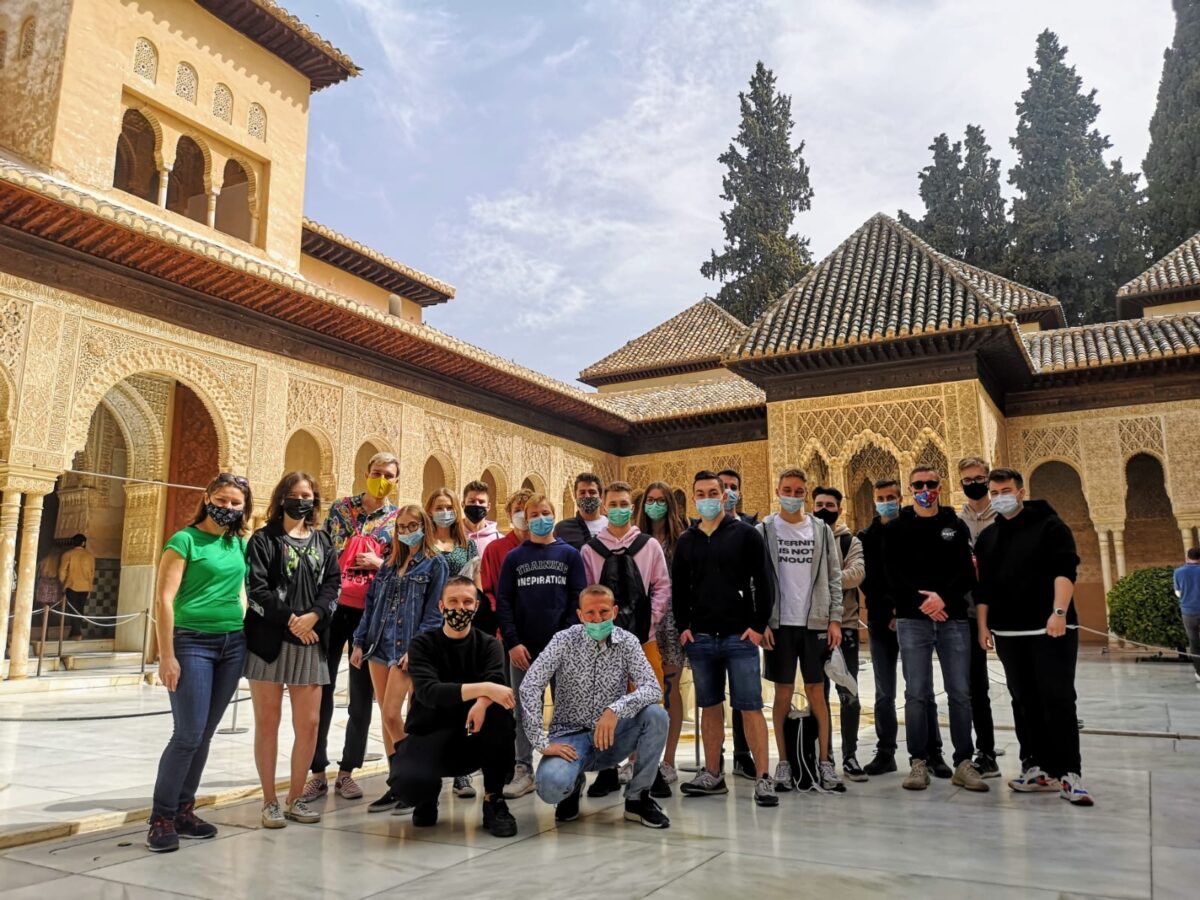 Młodzież w Alhambrze
