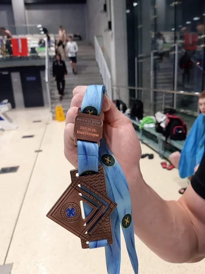 medal w ręku