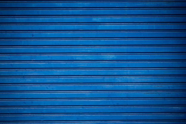 niebieskie drzwi garażowe