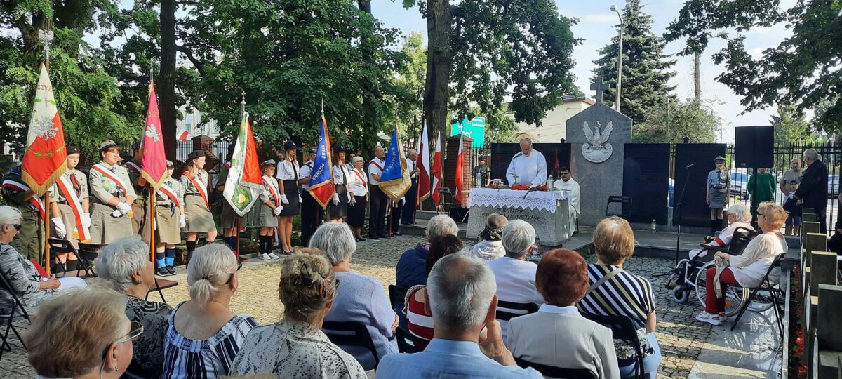 uroczystości na cmentarzu w Piasecznie