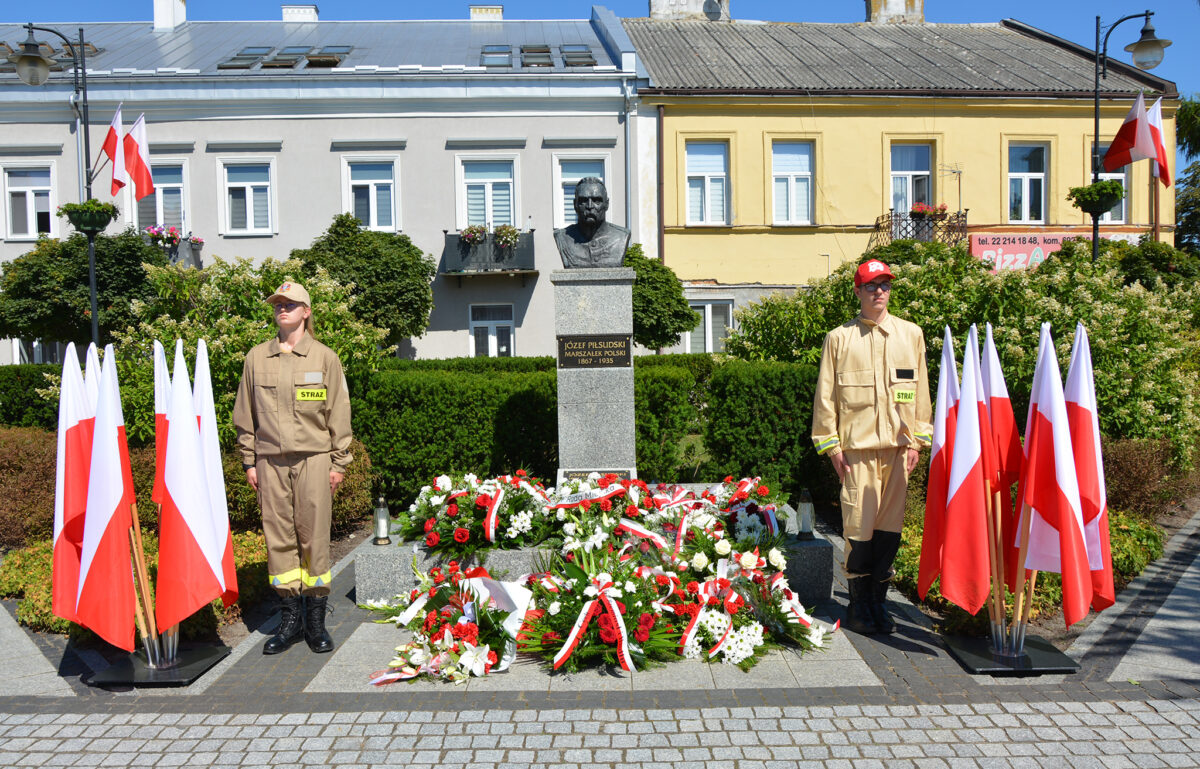 hatcerze przy pomniku Piłsudskiego