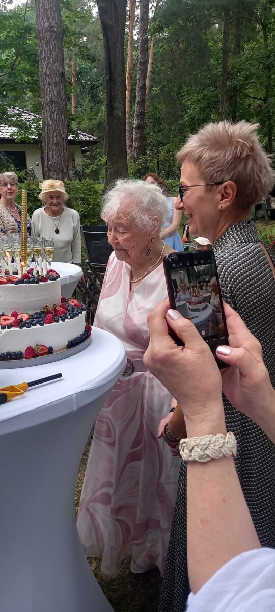 100 latka ze starostą przy torcir