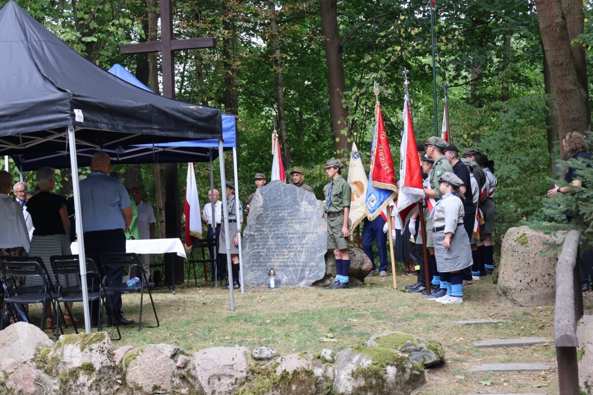 szaniec nieugiętych uroczystości