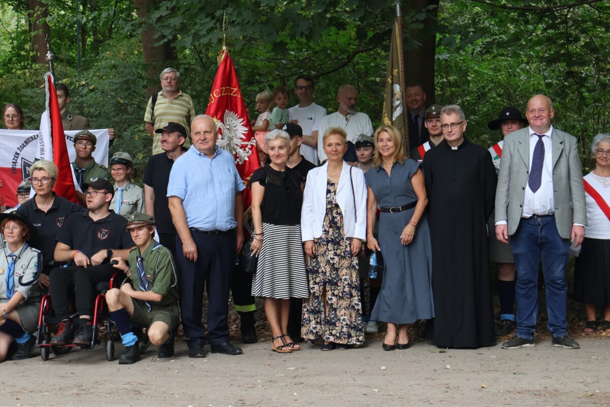 zdjęcie zbiorowe uczestników