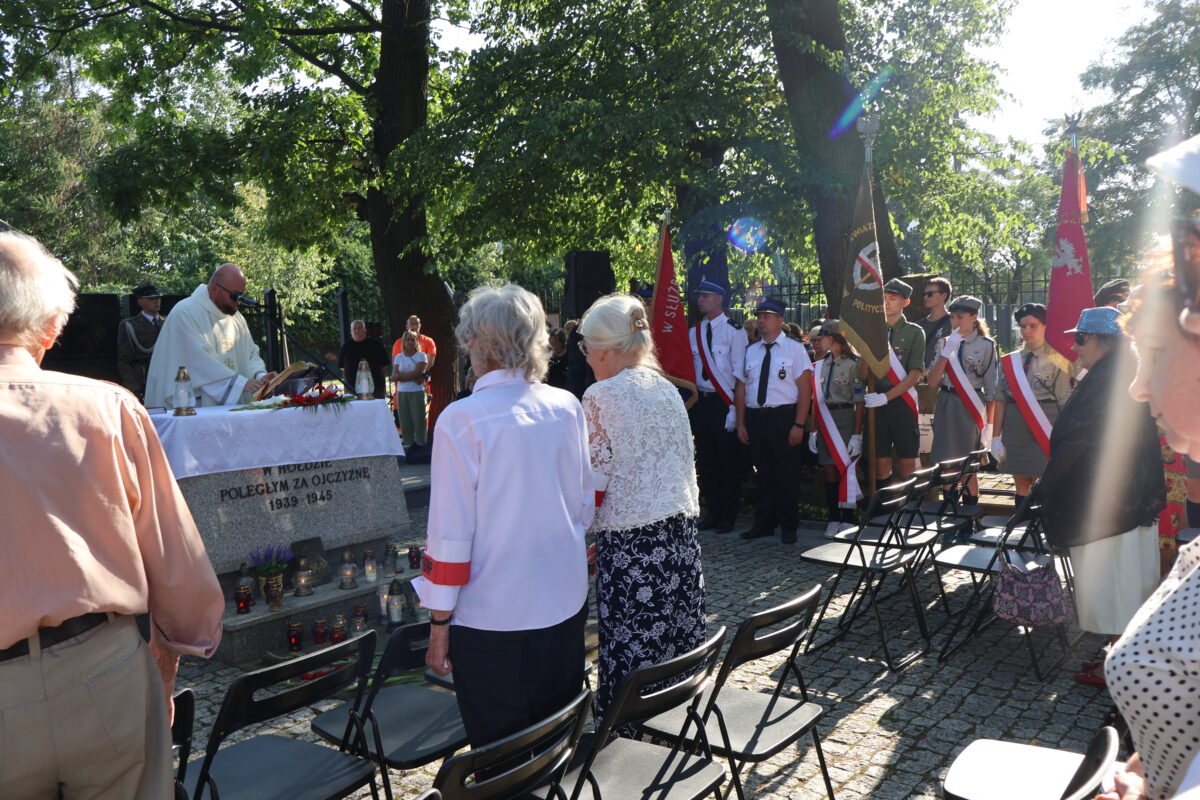 ołtarz na cmentarzu