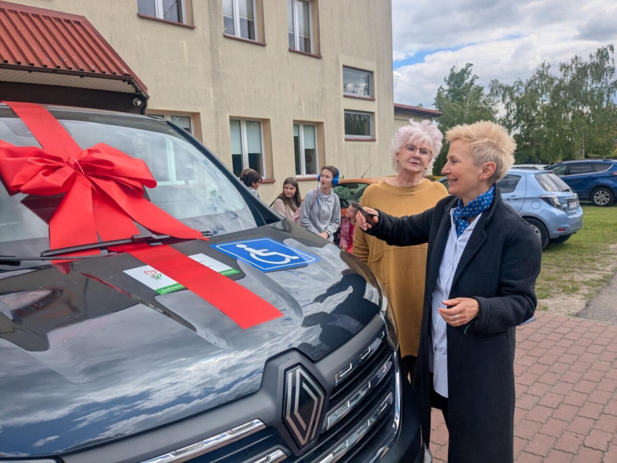 samochód z kokardą, satrosta