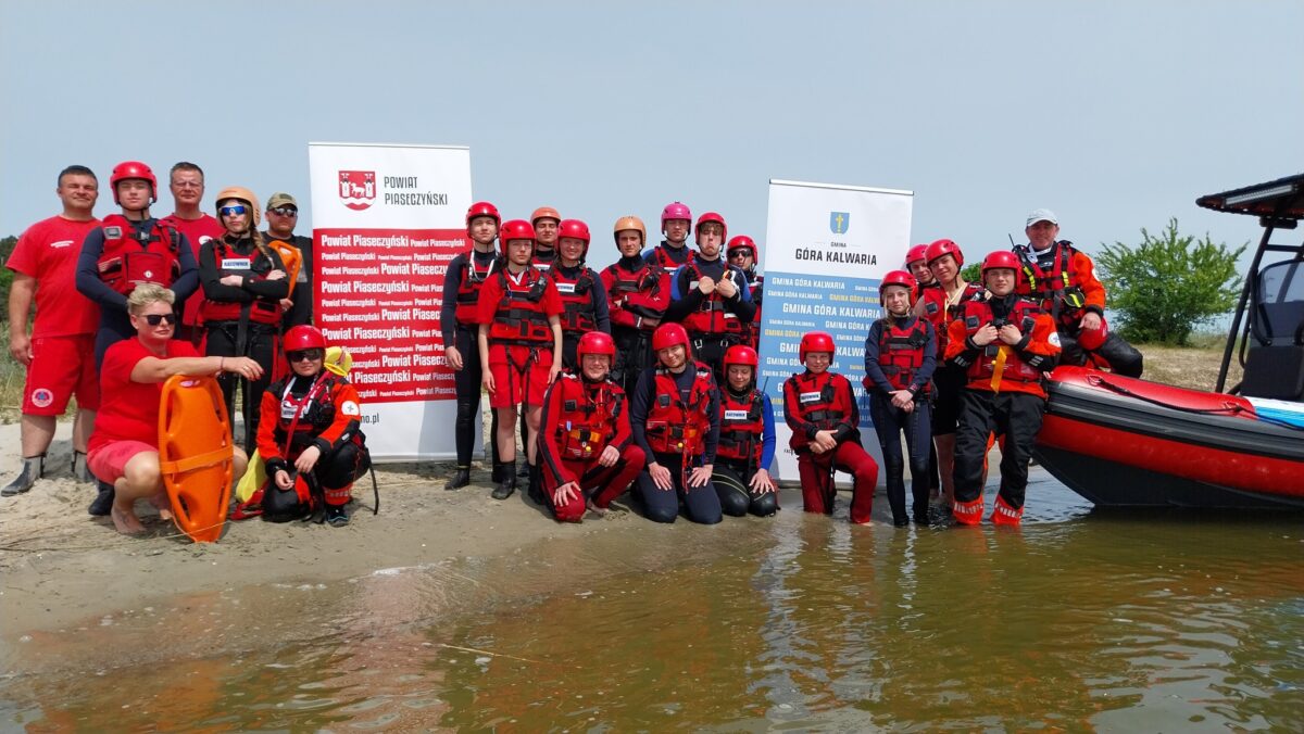 zdjęcie grupowe na plaży