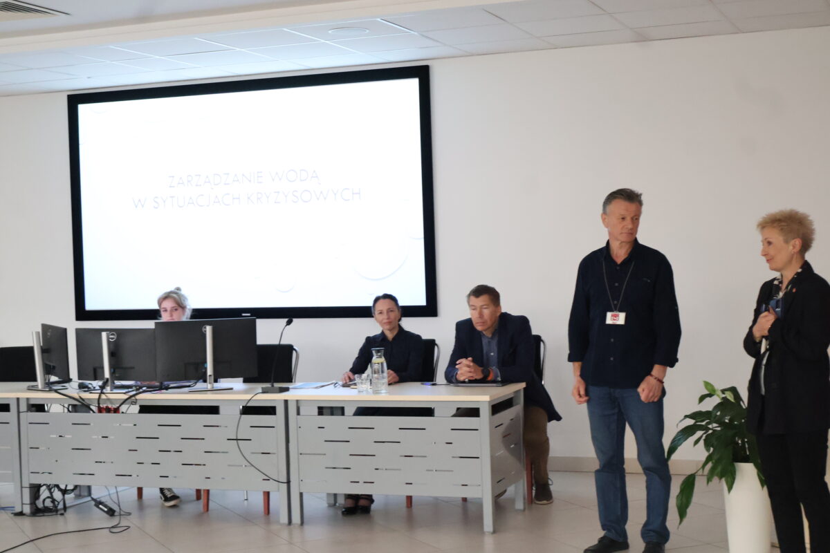 uczestnicy spotkania w sali konferencyjnej