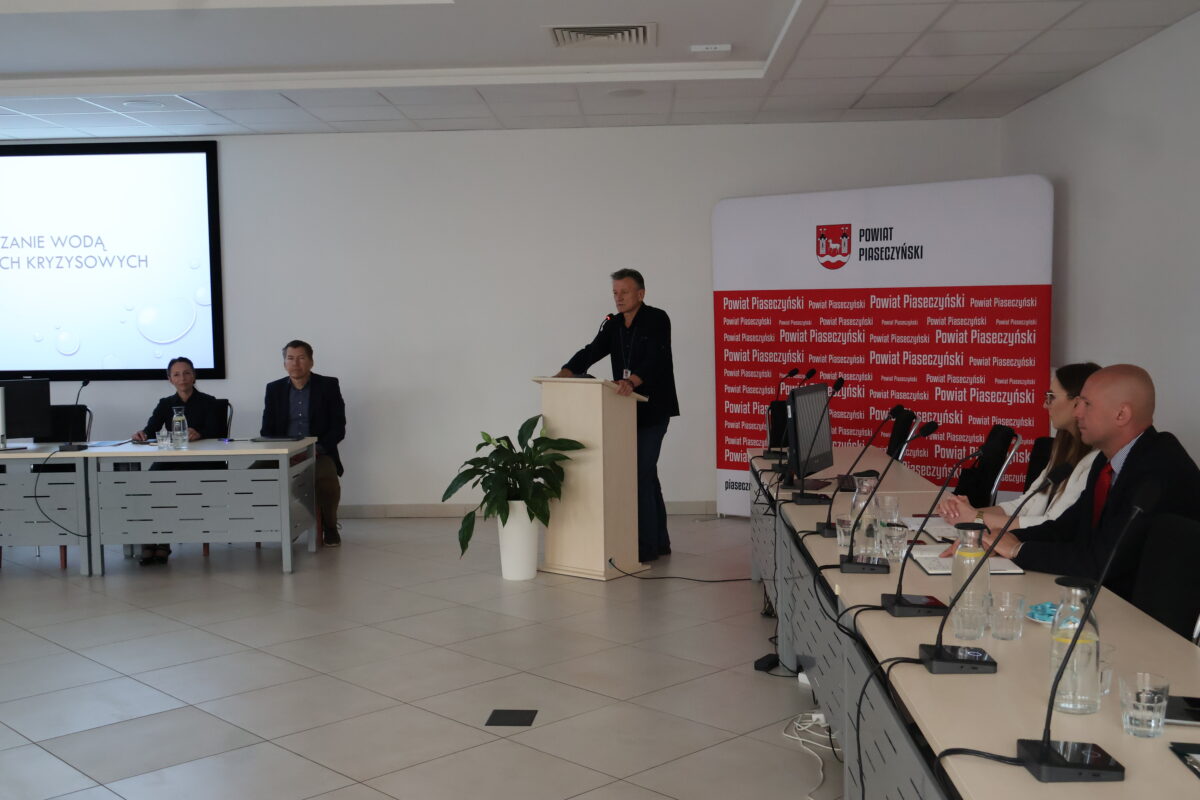 uczestnicy spotkania w sali konferencyjnej