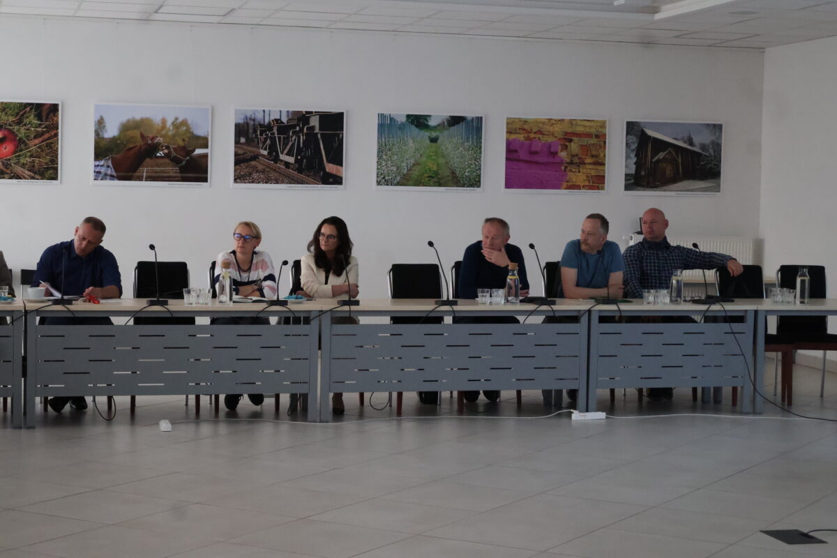 uczestnicy spotkania w sali konferencyjnej