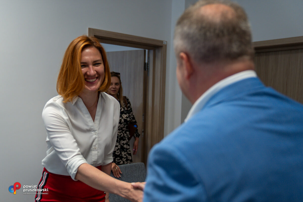 naczelnik wydziału inwestycji wira się z gospodarzem 