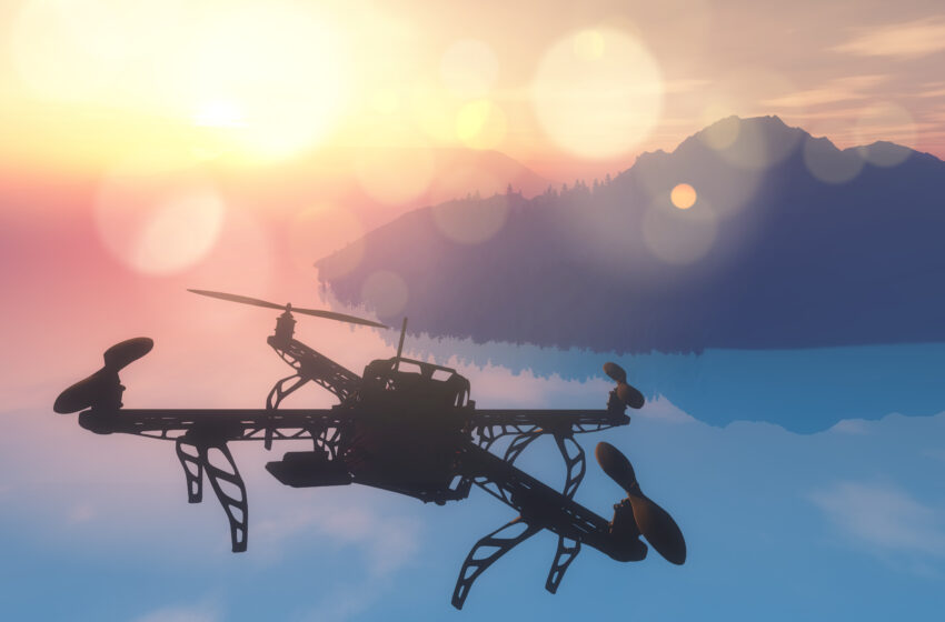 dron o zachodzie słońca