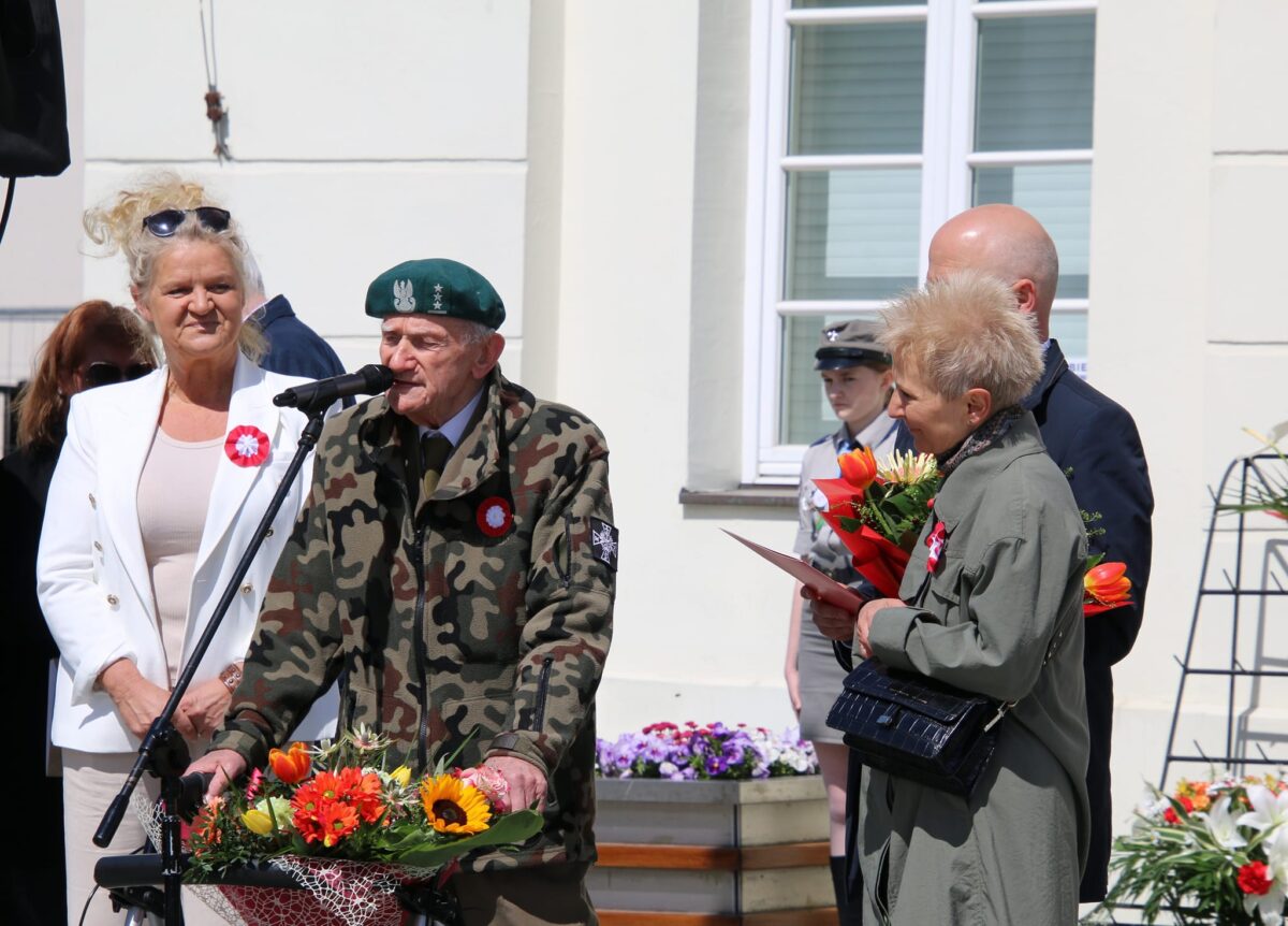 W. Sieradzki przemawia przed ratuszem