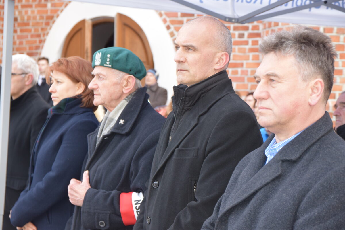 W. Sieradzki przed kościołem św. Anny